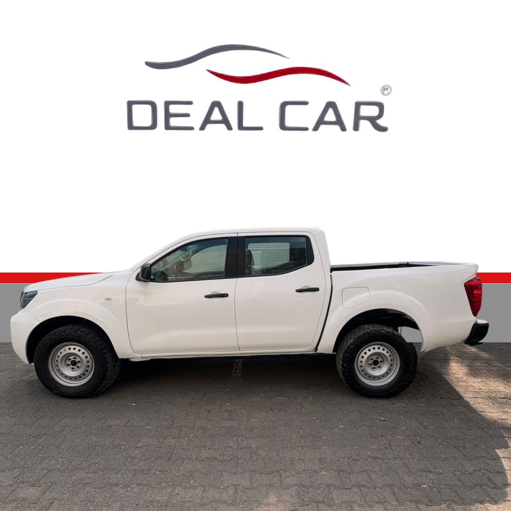 2 -Nissan NP300 Frontier 2.5L 2021 Color Plata